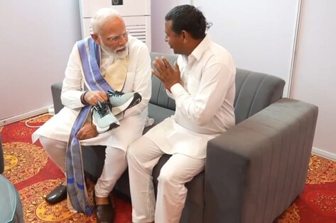 Rampal Kashyup: रामपाल के 14 साल से नंगे पांव घूमने की बात PM मोदी तक कैसे पहुंची, परिवार में कौन-कौन हैं?
