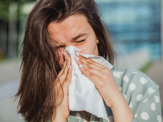 सर्दी-जुकाम होने पर नाक क्यों बहने लगती है? डॉक्टर से जान लें सच्चाई