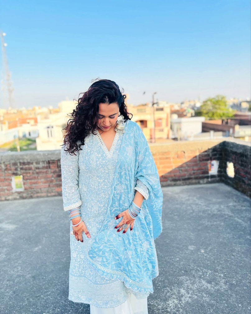 Swara Bhaskar's first film was rejected by the audience. While some critics appreciated the actress' acting, the film proved to be a commercial failure at the box-office. In the year 2010, actress Swara Bhaskar was seen in side role in Hrithik Roshan and Aishwarya Rai's film Gujarish, which did not get any special recognition. Swara Bhaskar's first film was rejected by the audience. While some critics appreciated the actress' acting, the film proved to be a commercial failure at the box-office. In the year 2010, actress Swara Bhaskar was seen in side role in Hrithik Roshan and Aishwarya Rai's film Gujarish, which did not get any special recognition.