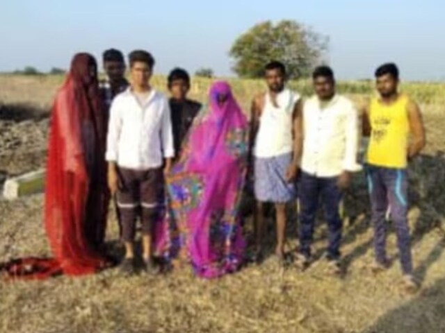 Sari-MGNREGA-2025-04-c973f92a7ce697de551c01d4a9aae774 Karnataka: In the MNREGA scheme, men cheated women and cheated 3 lakhs