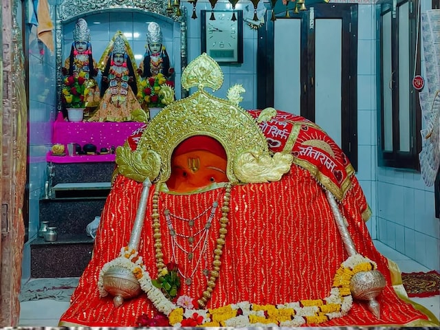 इस हनुमान मंदिर में पूरी होती है पुत्र की मनोकामना! दूर-दूर से पहुंचते हैं लोग इस हनुमान मंदिर में पूरी होती है पुत्र की मनोकामना! दूर-दूर से पहुंचते हैं लोग