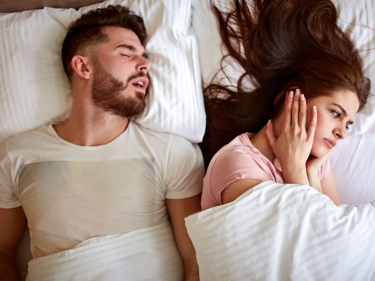 खर्राटों की समस्या से छुटकारा पाने के लिए योग के साथ ऐसी रखें डाइट.