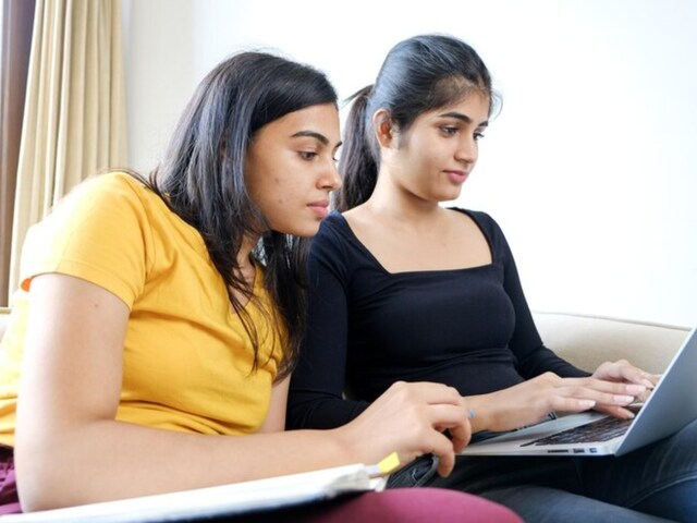 यूपी बोर्ड 10वीं,12वीं रिजल्ट का upresults.nic.in पर इंतजार,SMS से भी करें चेक