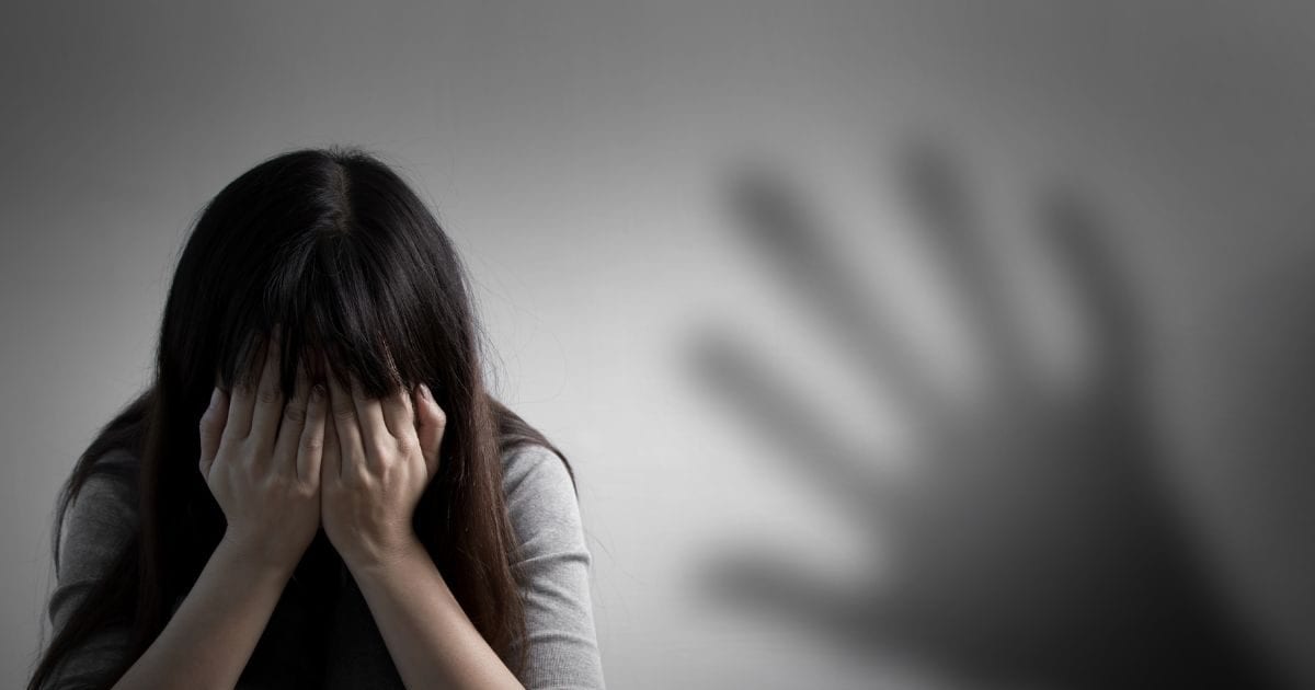 Odisha crime। ओडिशा अपराध। sexual harassment। यौन उत्पीड़न। नौकर ने महिला और नाबालिग बेटी का किया यौन उत्पीड़न, गिरफ्तार.