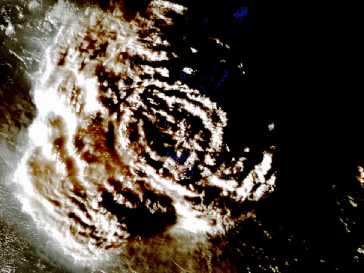 Volcano-Tonga-Pacifc-ocean-002-1200-900-Wikimedia-commons-2025-04-fe4161ab5a138e7797b24d9d8811099f Scientists get strange results from volcanic study, all our seas will be purple!