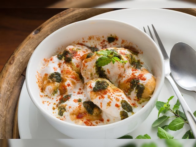 गर्मी से राहत पाने के लिए ट्राई कीजिए दही की पकोड़ी, और हो जाइए एकदम कूल गर्मी से राहत पाने के लिए ट्राई कीजिए दही की पकोड़ी, और हो जाइए एकदम कूल