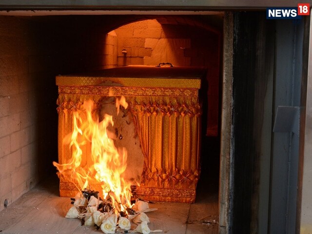 इन 5 लोगों की कहीं भी नहीं जलाया जाता शव, होता है भयंकर नुकसान