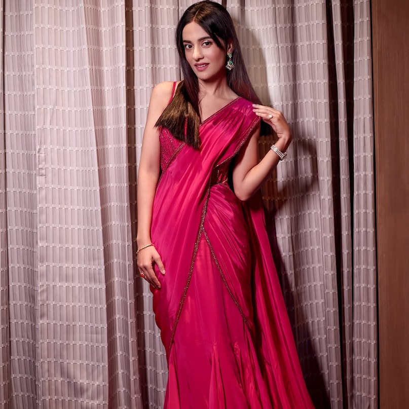 उस दौर में इस वाकये की काफी चर्चा हुई थी, लेकिन दोनों एक्ट्रेसेस ने इस पूरे विवाद पर चुप्पी साधी हुई थी.अब घटना के लगभग 19 साल बाद ईशा देओल ने अमृता को सबके सामने थप्पड़ मारने की बात पर रिएक्ट करते हुए कहा कि उन्हें इसका जरा भी अफसोस नहीं है. उस दौर में इस वाकये की काफी चर्चा हुई थी, लेकिन दोनों एक्ट्रेसेस ने इस पूरे विवाद पर चुप्पी साधी हुई थी.अब घटना के लगभग 19 साल बाद ईशा देओल ने अमृता को सबके सामने थप्पड़ मारने की बात पर रिएक्ट करते हुए कहा कि उन्हें इसका जरा भी अफसोस नहीं है.