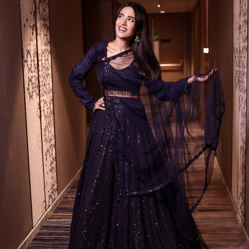 अमृता संग रिश्ते के बारे में बात करते हुए ईशा कहती हैं कि विवाह फेम एक्ट्रेस को अपनी गलती का एहसास हो गया था और फिर बाद में उन्होंने माफी मांग ली. ईशा के मुताबिक उन्होंने अमृता को माफ कर दिया और उसके बाद से अब दोनों के रिश्ते ठीक हैं. अमृता संग रिश्ते के बारे में बात करते हुए ईशा कहती हैं कि विवाह फेम एक्ट्रेस को अपनी गलती का एहसास हो गया था और फिर बाद में उन्होंने माफी मांग ली. ईशा के मुताबिक उन्होंने अमृता को माफ कर दिया और उसके बाद से अब दोनों के रिश्ते ठीक हैं.