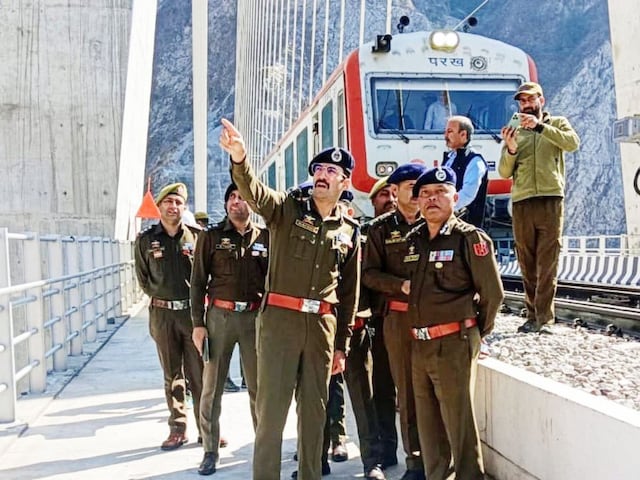 हमले के बाद रेलवे को चिनाब और अंजी ब्रिज पर सुरक्षा के लिए किए गए खास इंतजाम हमले के बाद रेलवे को चिनाब और अंजी ब्रिज पर सुरक्षा के लिए किए गए खास इंतजाम