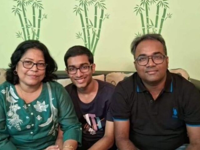 गांव के इस लड़के ने टॉप किया JEE Main, परीक्षा से पहले हादसे में बाल-बाल बचा गांव के इस लड़के ने टॉप किया JEE Main, परीक्षा से पहले हादसे में बाल-बाल बचा