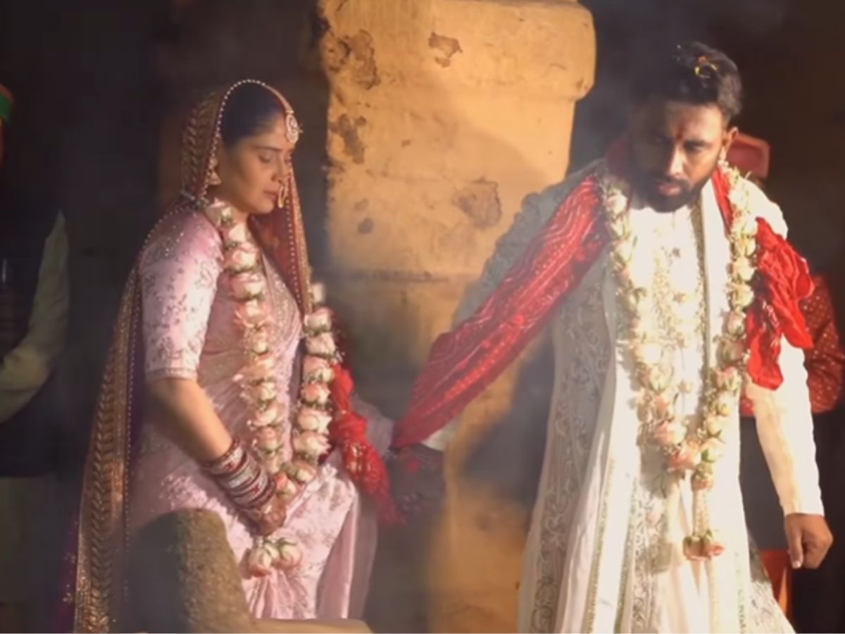 Aarti Singh Marries Again at Triyuginarayan Temple Video Viral | Aarti Singh took again in Triyuginarayan temple with husband Deepak 2 Arti Singh Renewed Her Saat Pheras with Husband at Triyuginarayan Temple