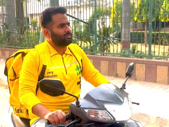 blinkit-delivery-boy-001-Linkedin-2025-04-e5cc6b91bc209d11eb7833186d858764 Creative head understood the problems of delivery employees by becoming a delivery agent