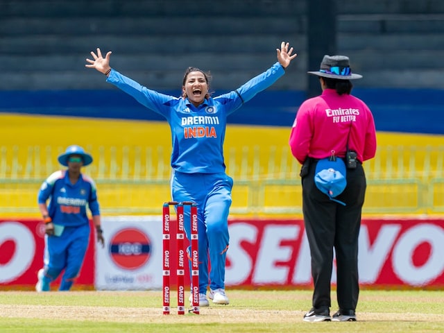 एक ही ओवर में 3 विकेट, स्नेह राणा ने आधी टीम को अकेले निपटाया, भारत की जीत एक ही ओवर में 3 विकेट, स्नेह राणा ने आधी टीम को अकेले निपटाया, भारत की जीत