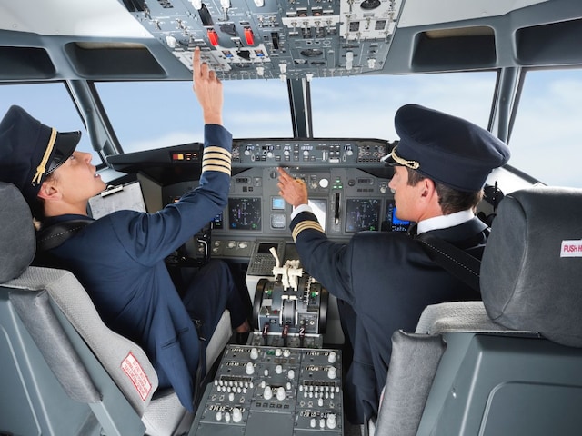 co-pilot-first-officer-difference-2025-04-ac72f3c9971a3376d4194aca7156bcc8 Why is the person sitting next to the pilot called the first officer, why not speak co-pilots? Learn what is the reason!