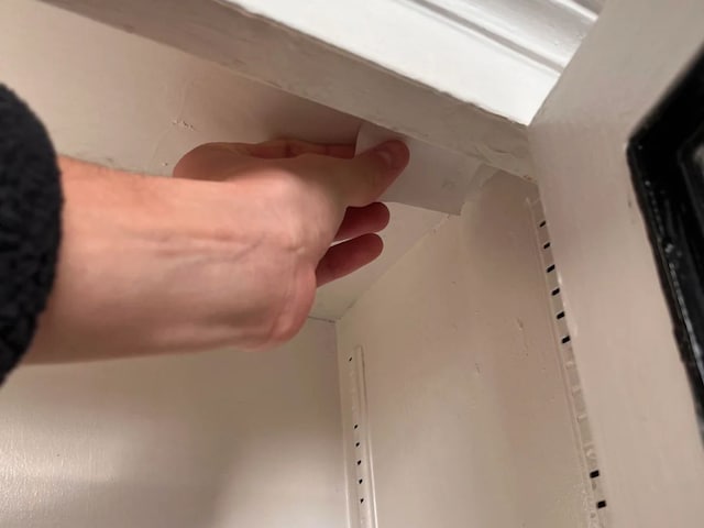 couple-found-hidden-note-kitchen-2025-04-fce8114fd7146b7a84bd6c2c3c4a5906 Couple found secret note under cabinet of kitchen in new home shocked to read it usa bizarre news - Couple shifted in a new house, paper found under the cupboard, wrote paper, wrote such a thing, such a thing was written, flew away
