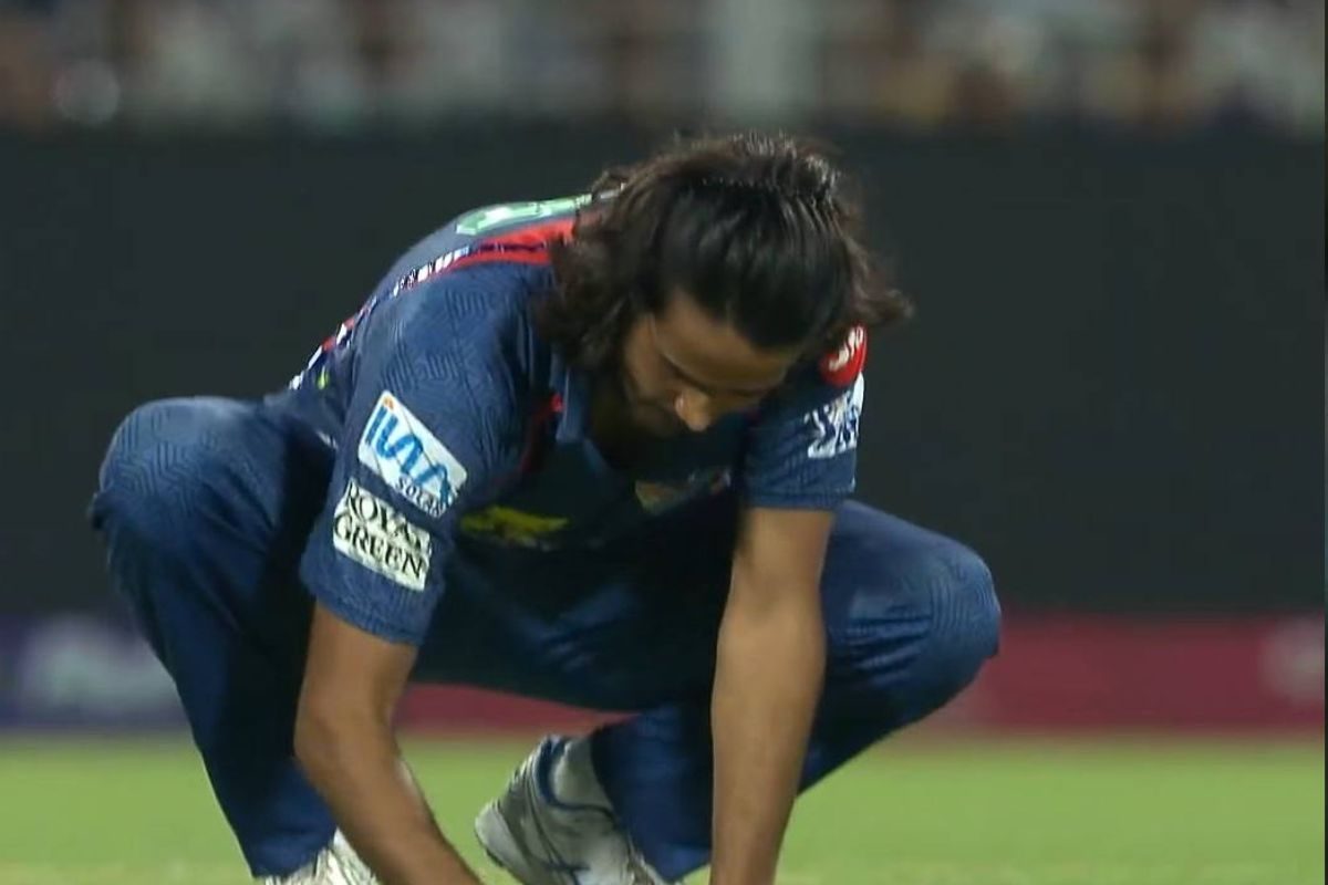 जुर्माना लगा तो अक्ल आई ठिकाने, गेंदबाज ने बदला सिग्नेचर स्टाइल