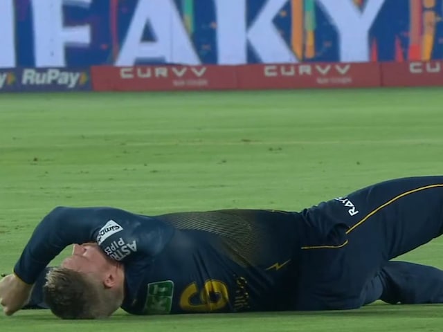 GT vs SRH: बीच मैदान में गिर पड़ा, फिजियो भी कुछ नहीं कर पाए, बाहर लौटने को मजबूर हुआ दिग्गज GT vs SRH: बीच मैदान में गिर पड़ा, फिजियो भी कुछ नहीं कर पाए, बाहर लौटने को मजबूर हुआ दिग्गज