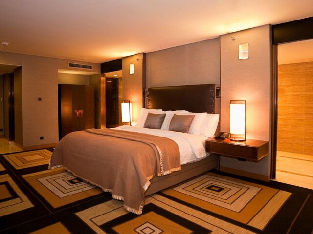 hotel-luxury-2025-04-6ec48ae258aebb65ad067ff437ea0bb7 People are settling in luxury hotels, not comfort or convenience, said, 'It is cheap to stay here'