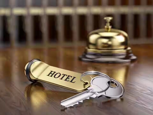 अकेले क्यों जाएंगे होटल? कमरे के साथ लड़की भी करें बुक...साइबर ठगी का नया जाल