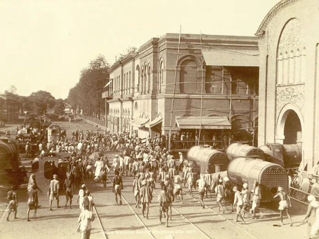 कहां खुली थी रेलवे की पहली वर्कशॉप जिसमें बना पहला स्‍वदेशी भाप इंजन