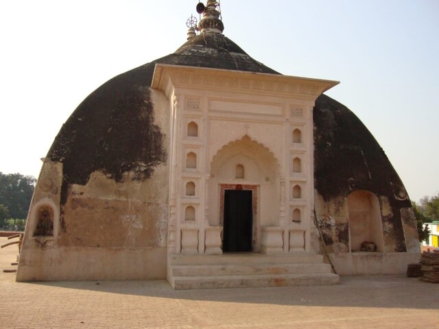 इस मंदिर में होती है बारिश की भविष्यवाणी, मानसून से पहले टपकने लगती हैं बूंदें