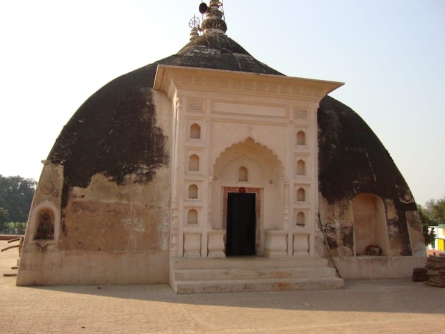 इस मंदिर में होती है बारिश की भविष्यवाणी, मानसून से पहले टपकने लगती हैं बूंदें इस मंदिर में होती है बारिश की भविष्यवाणी, मानसून से पहले टपकने लगती हैं बूंदें