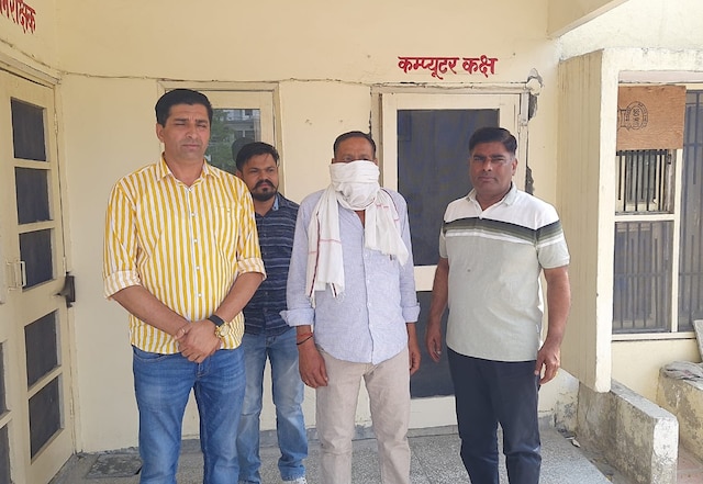 खाकी फिर से दागदार: सी ने महिला वकील से रिश्वत और छेड़छाड़ की मांग करने का आरोप लगाया खाकी फिर से दागदार: सी ने महिला वकील से रिश्वत और छेड़छाड़ की मांग करने का आरोप लगाया