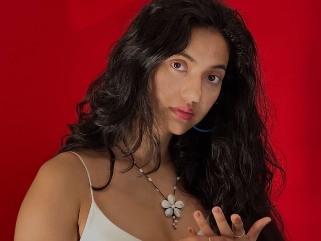 Flawed lips, girl lying on the ground… Disha Patni's sister showed army passion Flawed lips, girl lying on the ground… Disha Patni's sister showed army passion