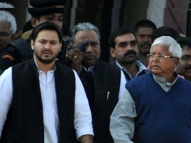 IPL में यादव का लड़का पानी पिला रहा, ये हैसियत हो गई, लालू को लगा था धक्का IPL में यादव का लड़का पानी पिला रहा, ये हैसियत हो गई, लालू को लगा था धक्का