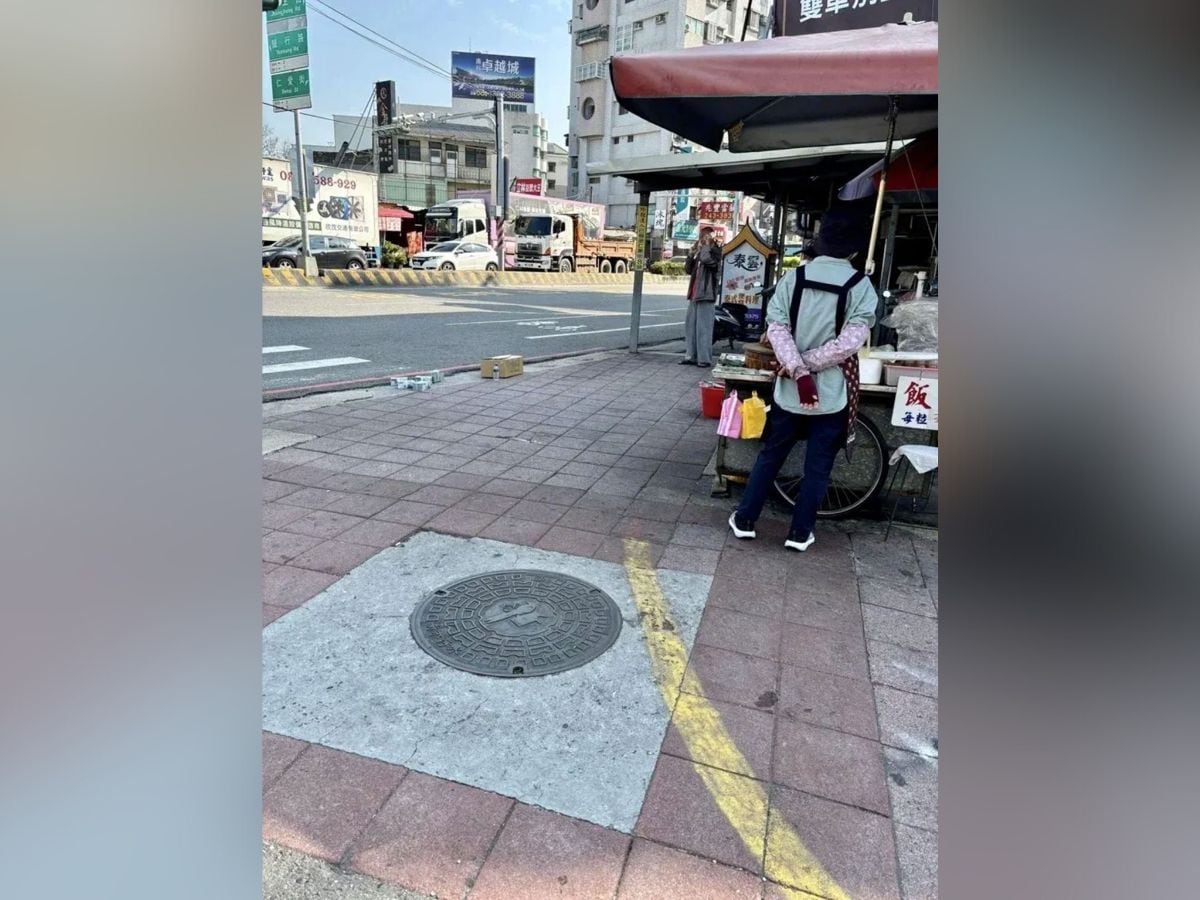 man-left-bank-note-on-road-to-dry-1-2025-04-fb356c689c025b68941306124bfcb128 The bundles of notes were lying on the pavement, no one touched the pulses as black, the police came and opened the secret!