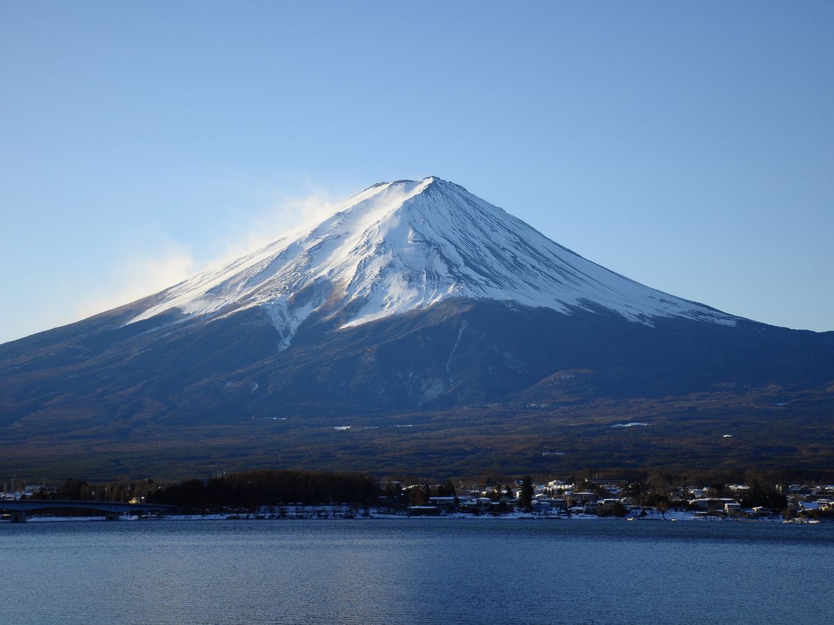 man-rescue-from-mount-fuji-1-2025-04-f50710cbf0d987c72ad0b8625aa9c0cb Chinese man rescued from mount fuji japan returns to find the lost last phone rescured against bizarre news - The person trapped on the mountain, the person trapped, was taken down from the helicopter, the same mistake will be shocked after 4 days!