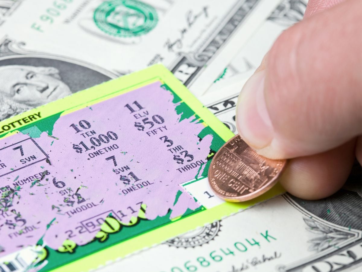 man-win-2-lottery-2025-04-055b325100db4d995ee24c7bf2f7d1f4 Lottery lottery is called this! Office went to take money while winning, the person's luck again!