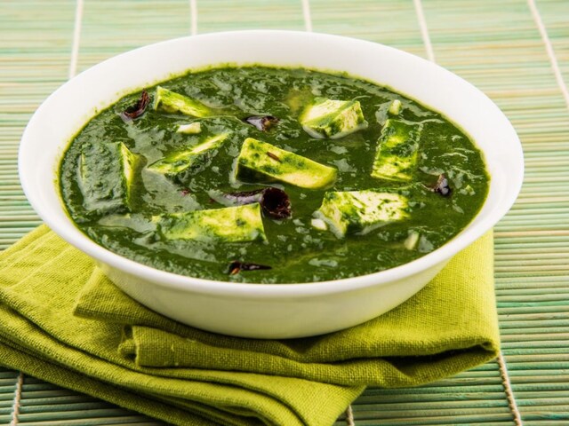 होटल जैसी पालक पनीर बनाने के लिए अपनाइए ये तरीके