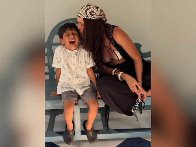 Is the child or? ' People raged to see Natasha Stankovic in a ramp show with son Is the child or? ' People raged to see Natasha Stankovic in a ramp show with son