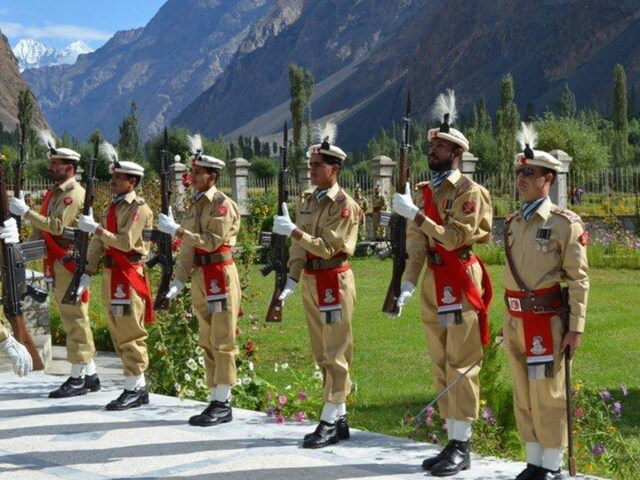 पाक सेना में पंजाबी सैनिक है खास, गैर पंजाबियों की नहीं कोई बिसात