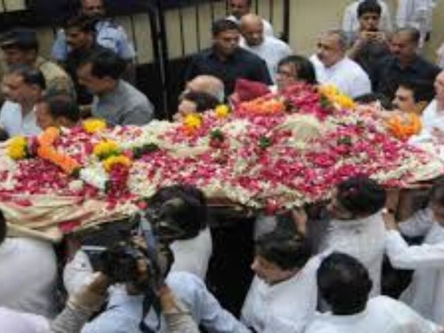 घर से निकलते ही अर्थी दिखे तो डरें नहीं, करें ये उपाय! आपके सब कष्ट ले जाएगी