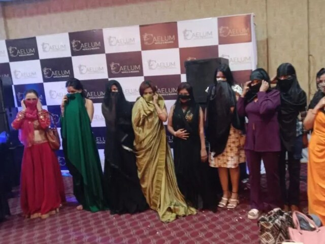 40 युवक-10 युवतियां, पुलिस को देखते ही दुपट्टा ढूंढने लगी लड़कियां