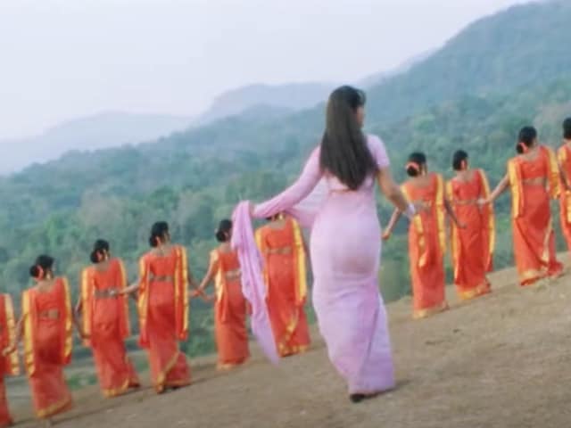 2 -month -old child in womb, life extinguished as he flew… Heroine of 100 films 2 -month -old child in womb, life extinguished as he flew… Heroine of 100 films
