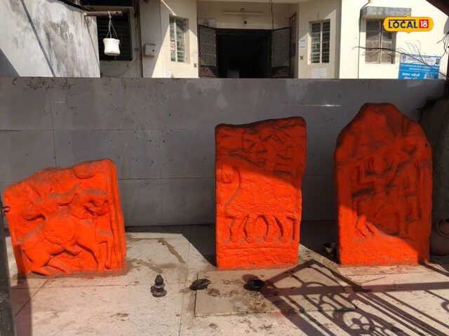 1000 साल पुराना  वो गांव जहां राजा, सैनिक और कुत्ता बने ‘पालिया देव’!