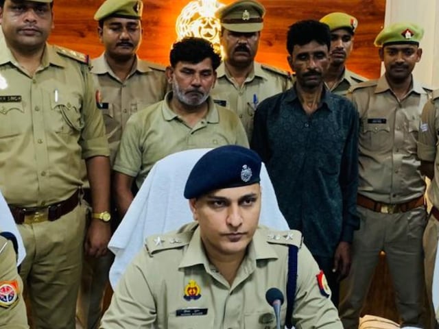 आधी रात बड़े आराम से घूम रहे थे 2 युवक, आराम से पीछे-पीछे गई पुलिस, तलाशी लेते ही दरोगा सन्न आधी रात बड़े आराम से घूम रहे थे 2 युवक, आराम से पीछे-पीछे गई पुलिस, तलाशी लेते ही दरोगा सन्न