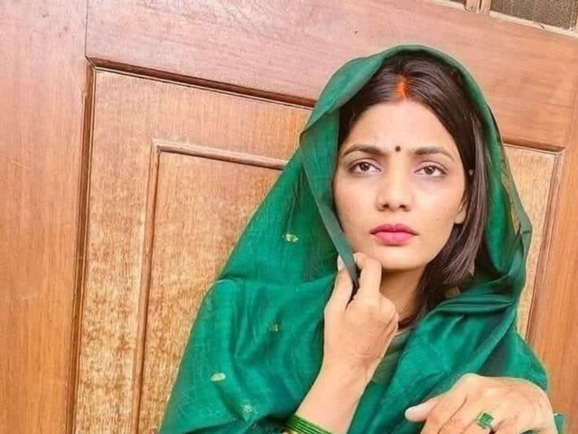 नेहा सिंह पर FIR दर्ज, पहलगाम टेरर अटैक पर आपत्तिजनक टिप्पणी करने का आरोप