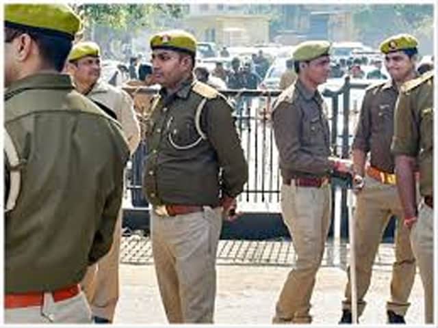 अब थानों में नहीं चलेगा तू-तड़ाक, हर किसी से तहजीब से पेश आएगी गाजियाबाद पुलिस अब थानों में नहीं चलेगा तू-तड़ाक, हर किसी से तहजीब से पेश आएगी गाजियाबाद पुलिस