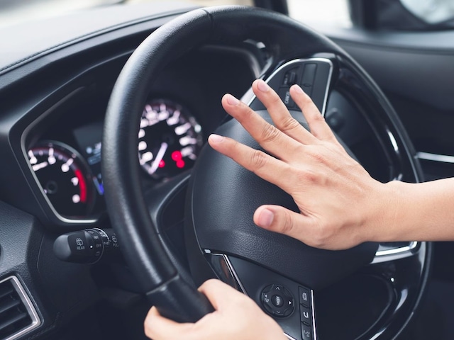 Blessed, tabla and hormonaliums will play your car! The sharp sound of the horn will turn off Blessed, tabla and hormonaliums will play your car! The sharp sound of the horn will turn off