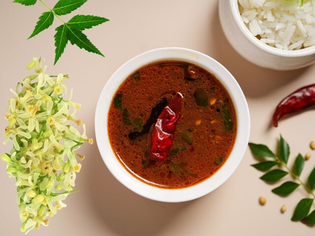 नीम के फूलों से बनाएं तमिलनाडु की यह ट्रेडिशनल रसम, गर्मी नहीं सताएगी