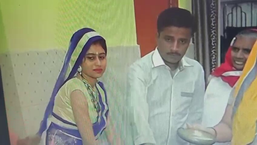 'रब्बा उम्र लंबी ... हे मेरे पति परमेश्वर दी ...', इंस्टा क्वीन रवेना, जिन्होंने अपने पति को YouTube Aashiq, रील के साथ मार दिया 1 vlcsnap 2025 04 16 10h45m49s948 2025 04 02b2ed015499dee680d076547b27bddb