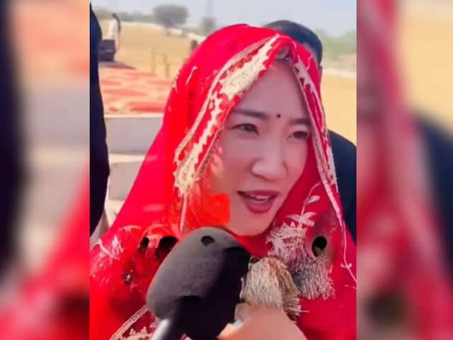 woman-song-2-2025-04-cd4235662433b73055ef4d15e1c7ca6a Foreign girl came to India, told her favorite song, first confuse was public, then it is lost!