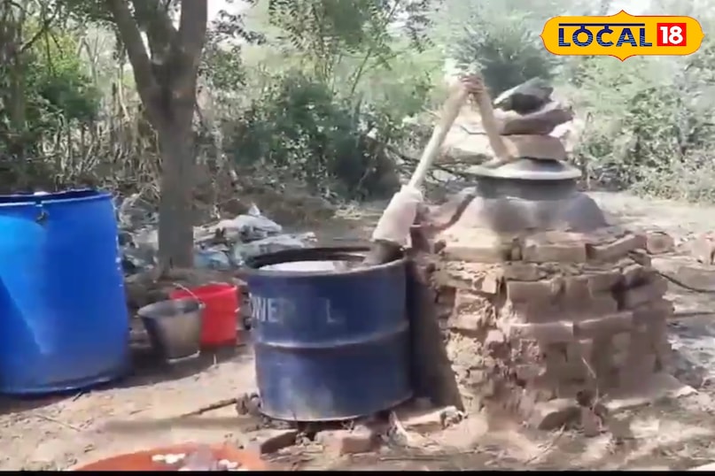 यह व्यक्ति गुलाब जल, गुलकंद, सिरप और इत्र, बम्पर कमाई करता है 2 1001428659 watermark 18052025 132333 2025 05 7fd9e1c4903ba33fb0b7cc011e47ad9a