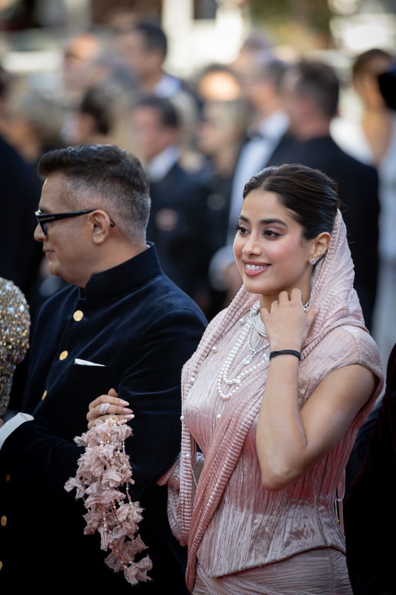 Janhvi Kapoor Brings mother Sridevi era glam in Banaras couture to Cannes 2025 Janhvi Kapoor Brings mother Sridevi era glam in Banaras couture to Cannes 2025