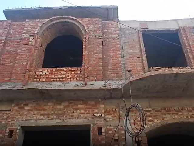 बिना नक्शा पास कराए बनाया मकान, संभल सांसद के पिता का कबूलनामा, की यह मांग बिना नक्शा पास कराए बनाया मकान, संभल सांसद के पिता का कबूलनामा, की यह मांग